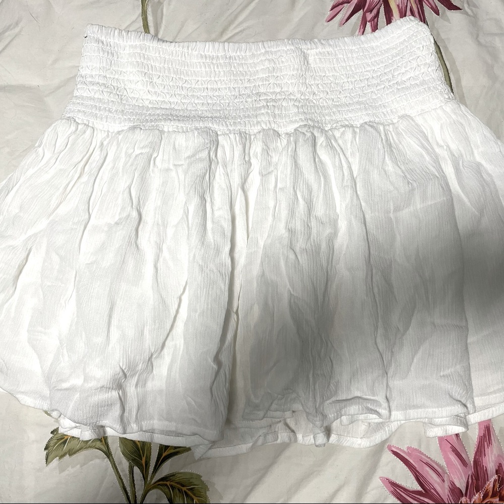 Forever 21 flowy mini skirt. Can be worn as high waisted. Stretchy material